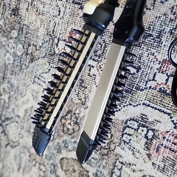 Berta 2 way curl/straight curling iron with swivel cord! - Picture 3 of 5